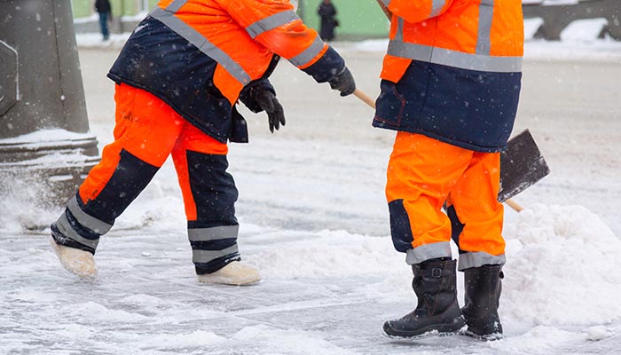 Соль, бетон, трава и металл: честный разговор о зимних реагентах